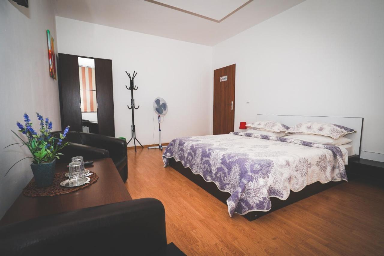 Pensiunea Dolce Timişoara Extérieur photo